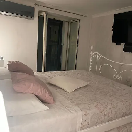 Scugnizzi Bed and Breakfast