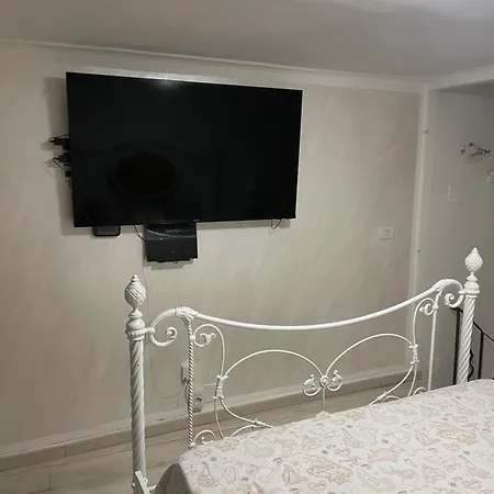 Scugnizzi Bed and Breakfast Νάπολη