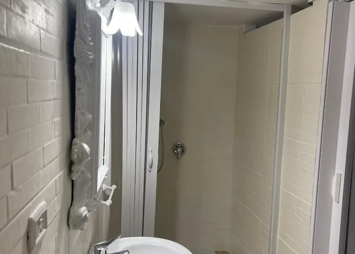 לינה וארוחת בוקר Scugnizzi 3*