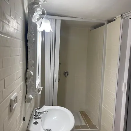 Bed and breakfast Scugnizzi 3*