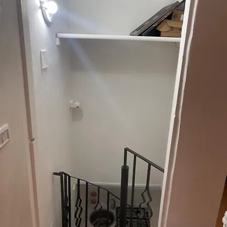 Bed and breakfast Scugnizzi 3*