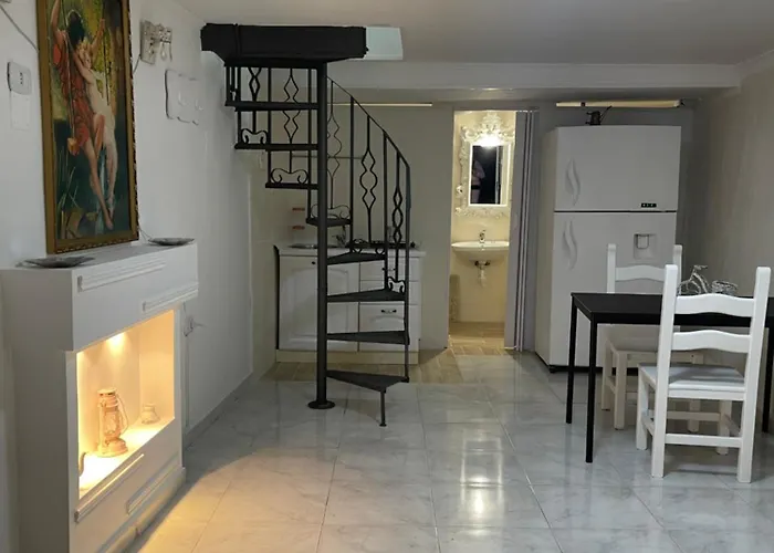 Oda ve Kahvaltı Scugnizzi 3*